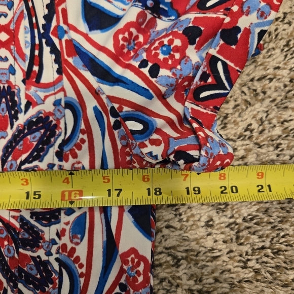 Sami & Jo Multicolor Shortsleeve With Snap Woman's Top Size Small With Stretch - Picture 10 of 10